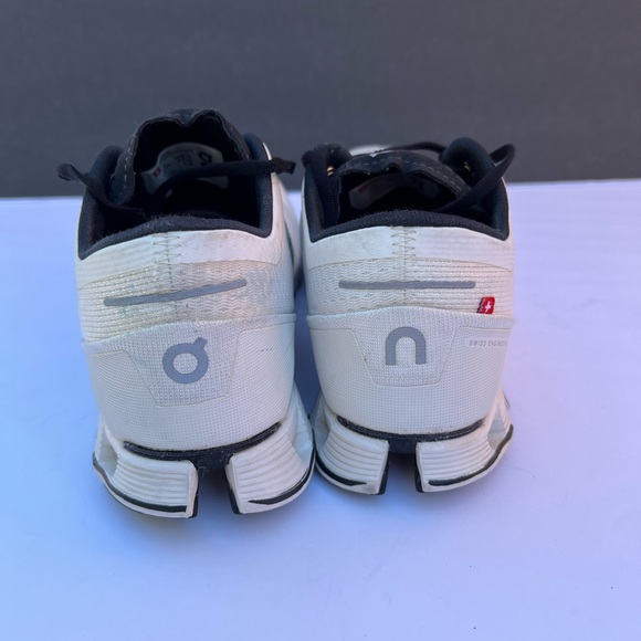 On Running Athletic Shoes in White and Black - Picture 4 of 9